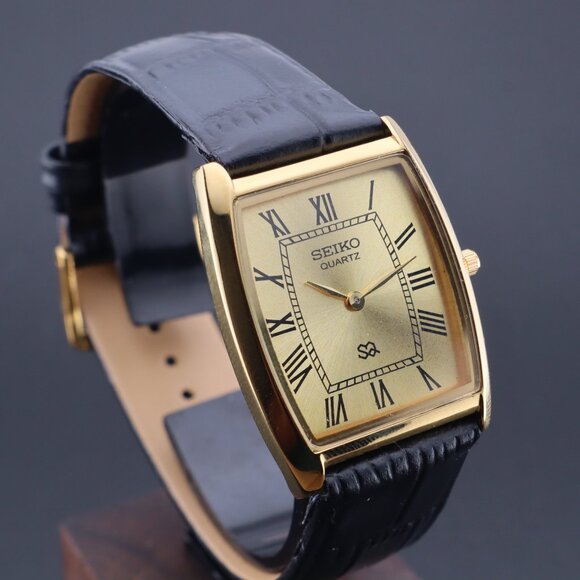 Vintage Seiko Slim Tonneau Tank  Quartz Gentlemen's Wrist Watch  - FREE SHIPPING - Picture 1 of 12